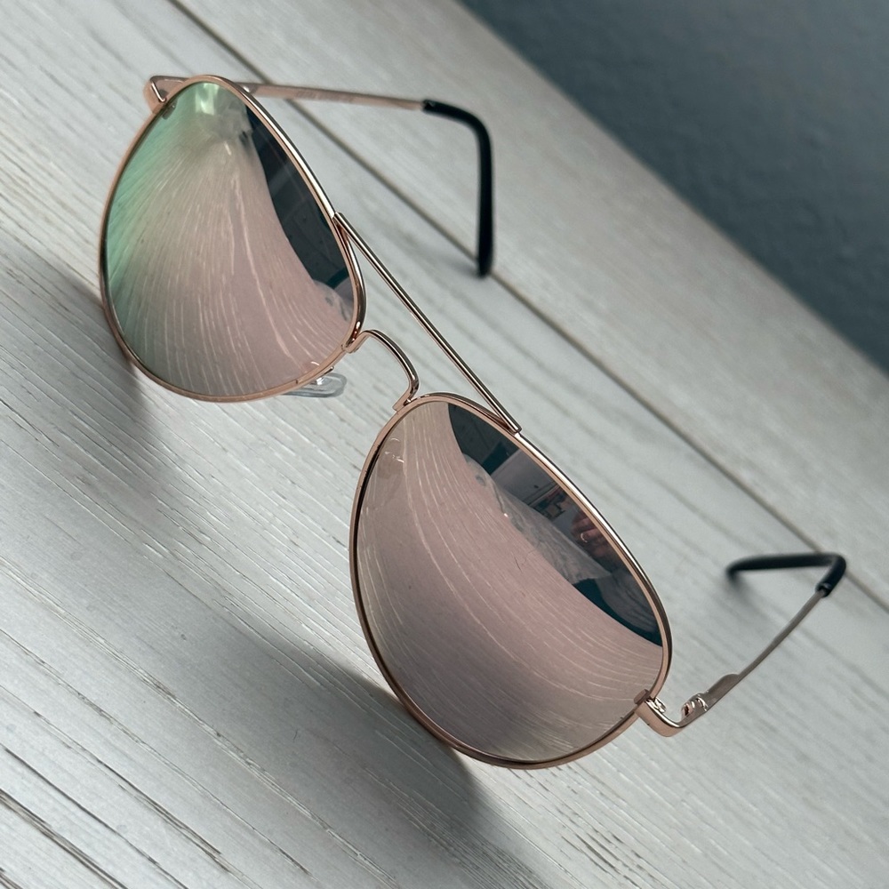 Polarized mirrored women’s sunglasses